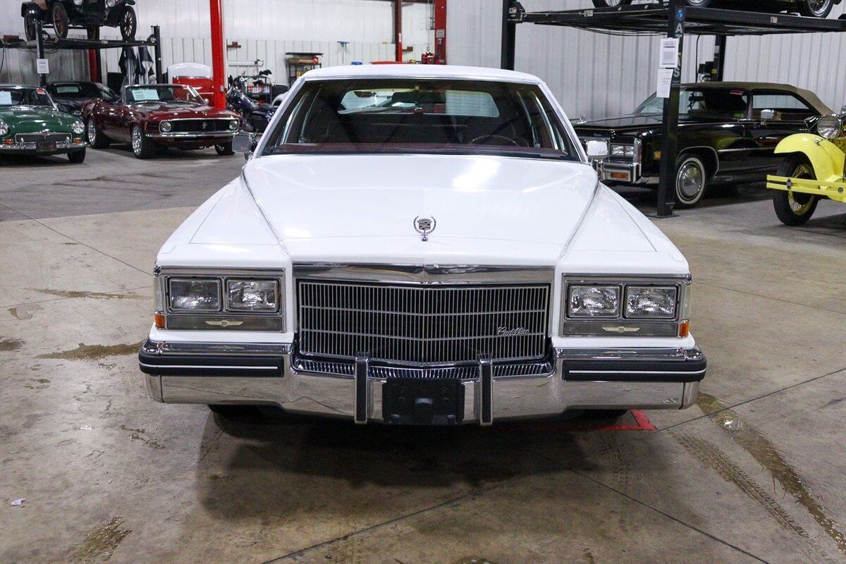 Cadillac-Fleetwood-Berline-1984-11