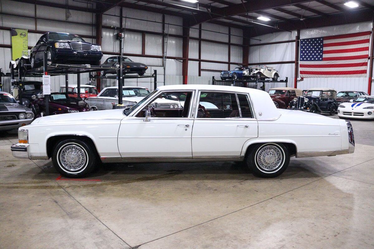 Cadillac-Fleetwood-Berline-1984-2