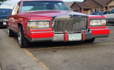 Cadillac-Fleetwood-brougham-1984-1