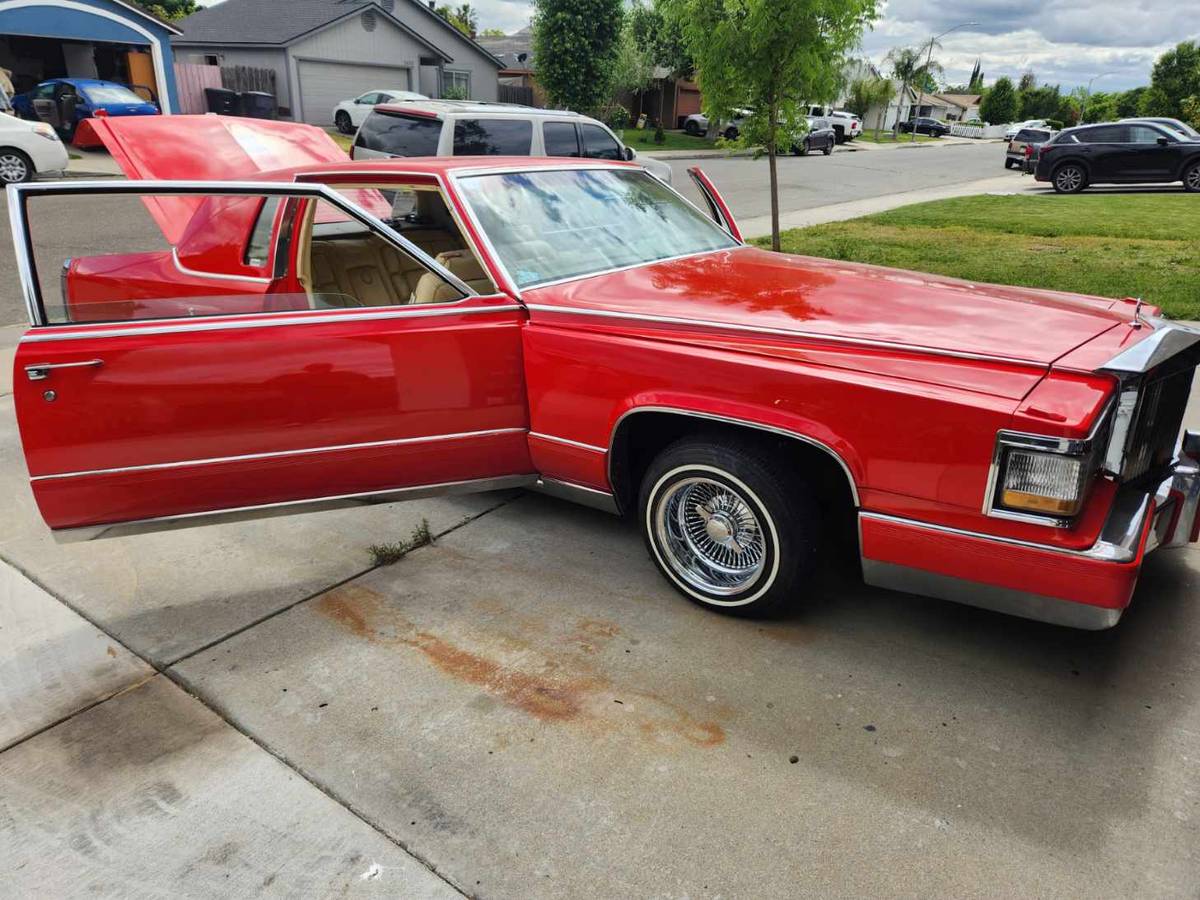 Cadillac-Fleetwood-brougham-1984-2