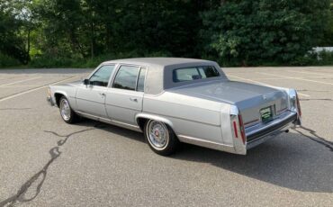 Cadillac-Fleetwood-brougham-1988-2