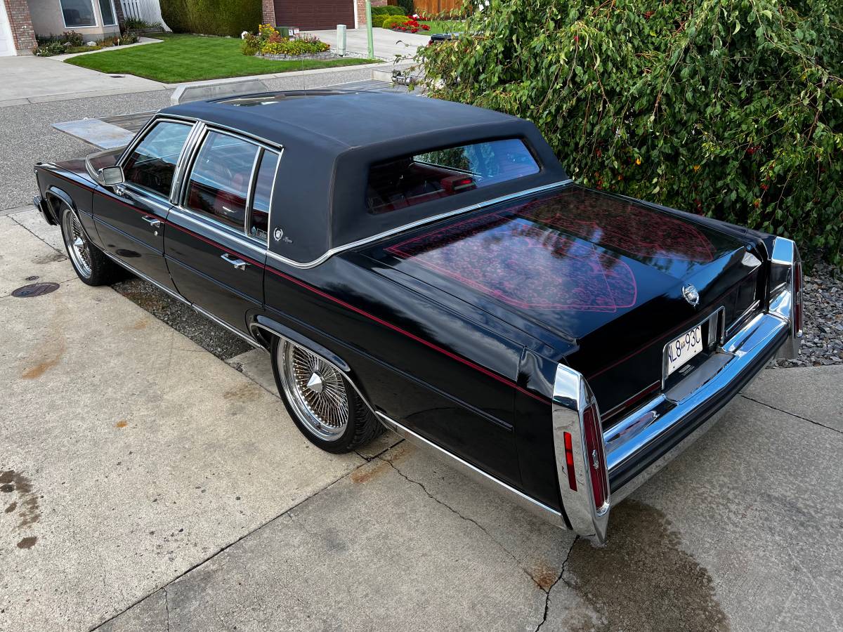 Cadillac-Fleetwood-brougham-1988-2