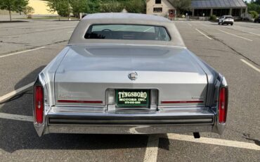 Cadillac-Fleetwood-brougham-1988-3