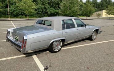 Cadillac-Fleetwood-brougham-1988-4