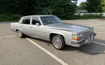 Cadillac-Fleetwood-brougham-1988-6