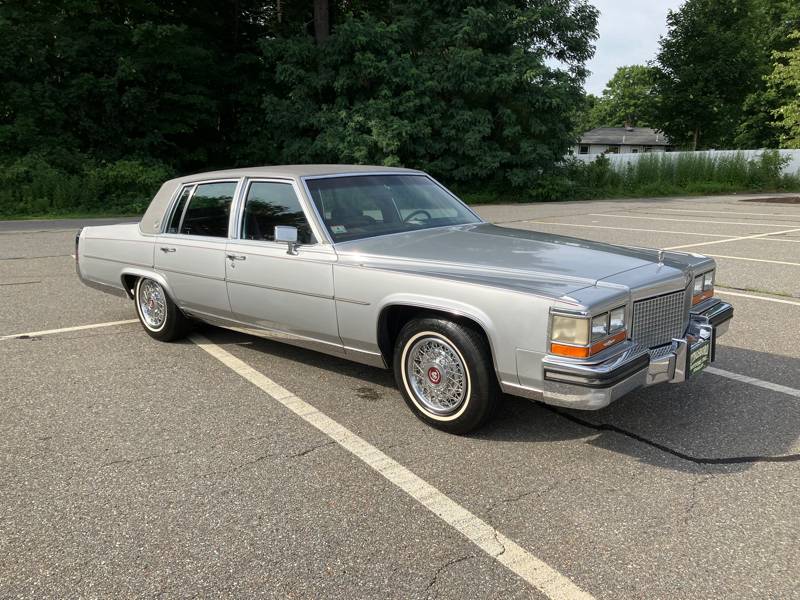 Cadillac-Fleetwood-brougham-1988-6