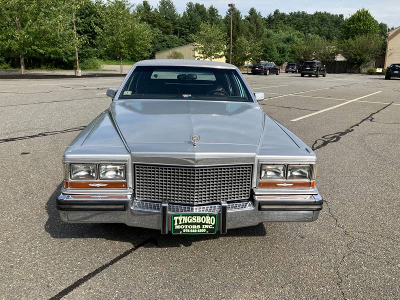 Cadillac-Fleetwood-brougham-1988-7