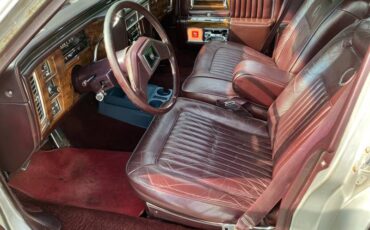 Cadillac-Fleetwood-brougham-1988-9