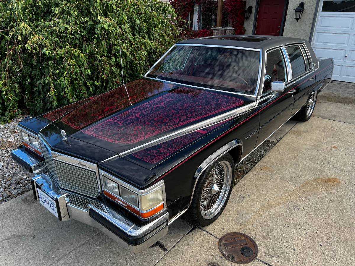 Cadillac-Fleetwood-brougham-1988