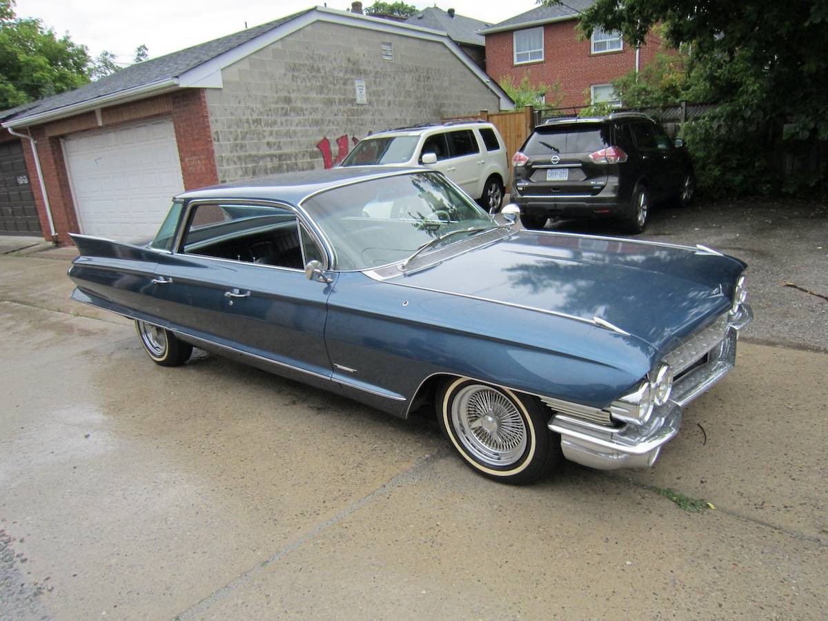 Cadillac-Sedan-deville-1961-1