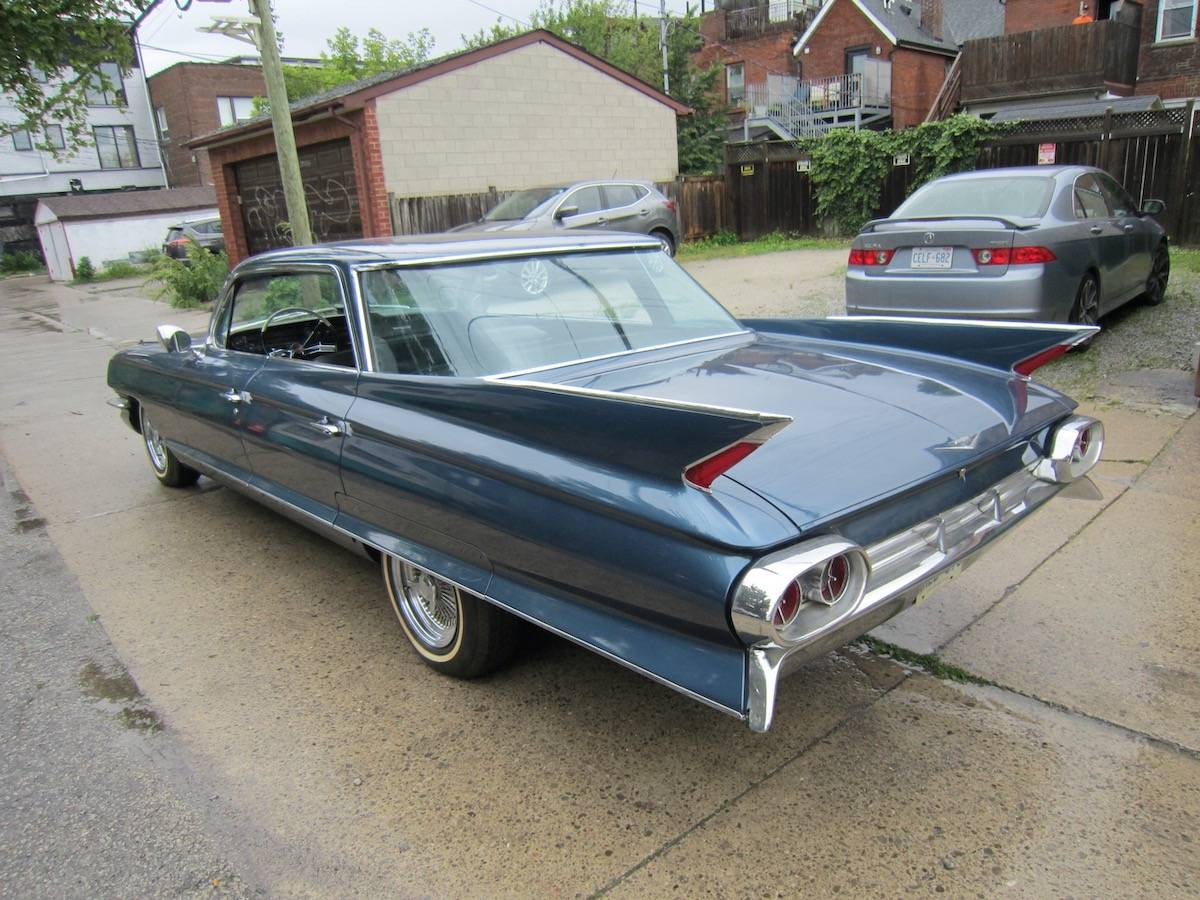 Cadillac-Sedan-deville-1961-3