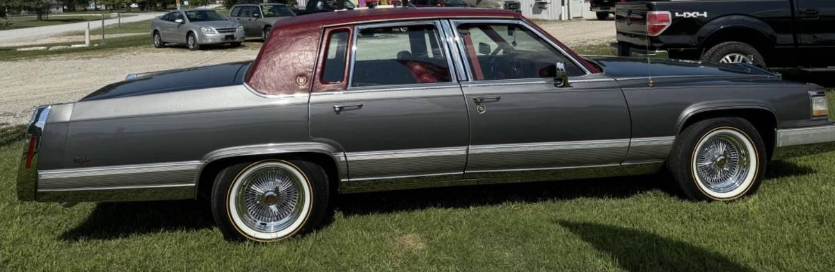 Cadillac-Sedan-fleetwood-brougham-1991-1