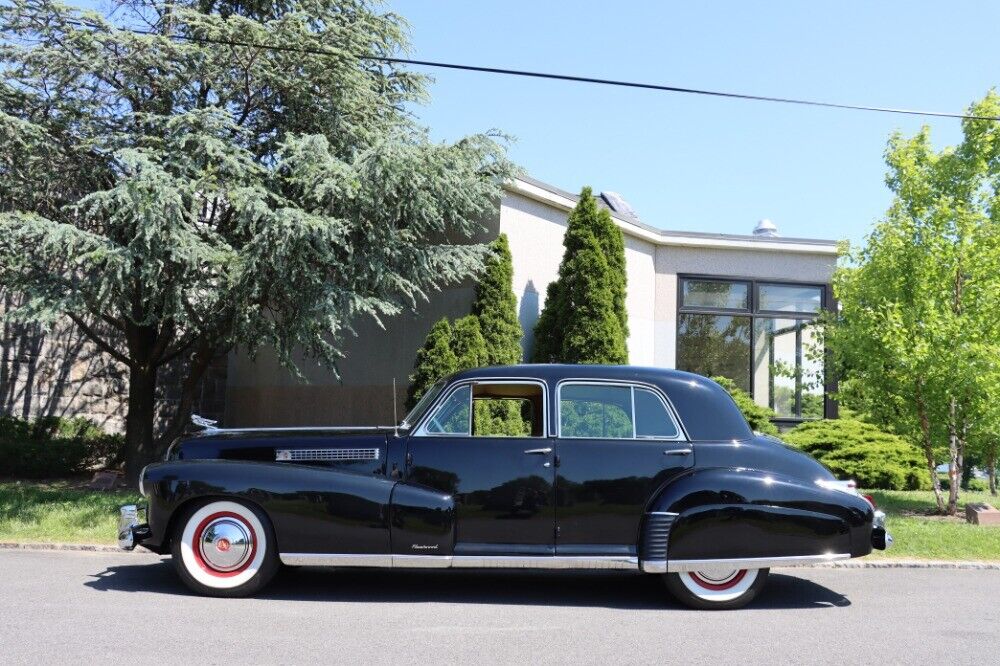 Cadillac-Series-62-Fleetwood-Sedan-1941-3