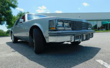 Cadillac-Seville-Berline-1976-9