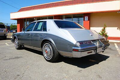 Cadillac-Seville-Berline-1985-3