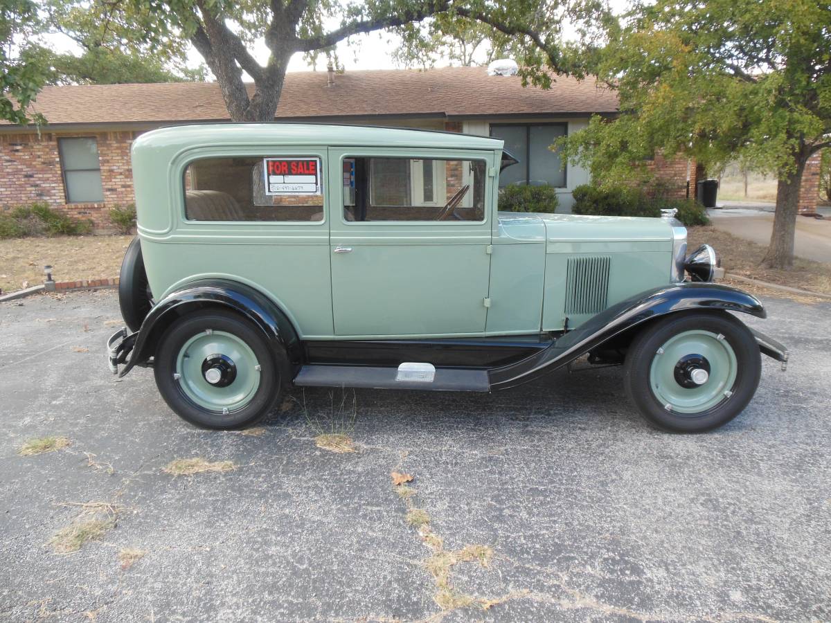 Chevrolet-2-door-sedan-1929-2