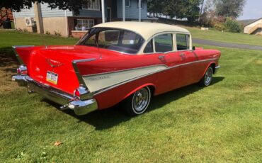 Chevrolet-4-door-sedan-1957-1