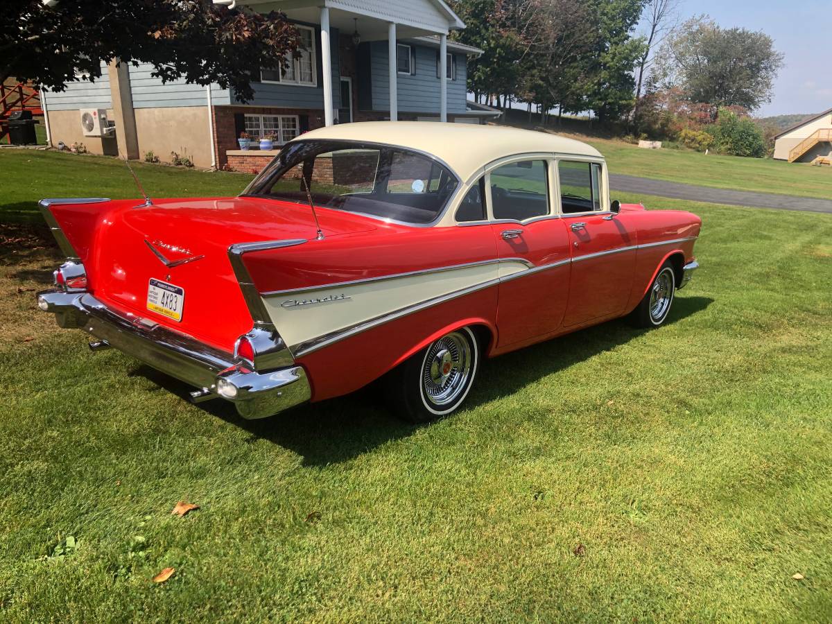 Chevrolet-4-door-sedan-1957-1