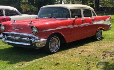 Chevrolet-4-door-sedan-1957-10