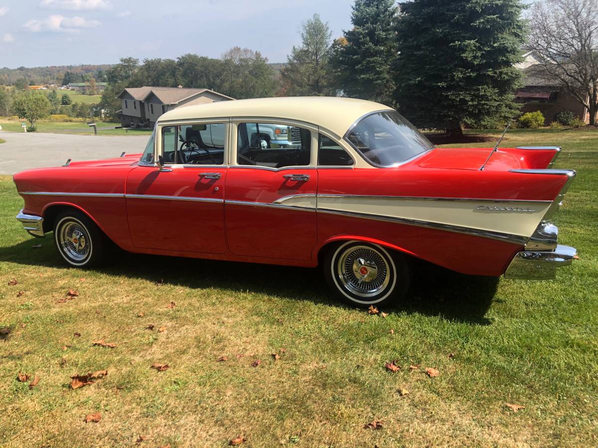 Chevrolet-4-door-sedan-1957-9