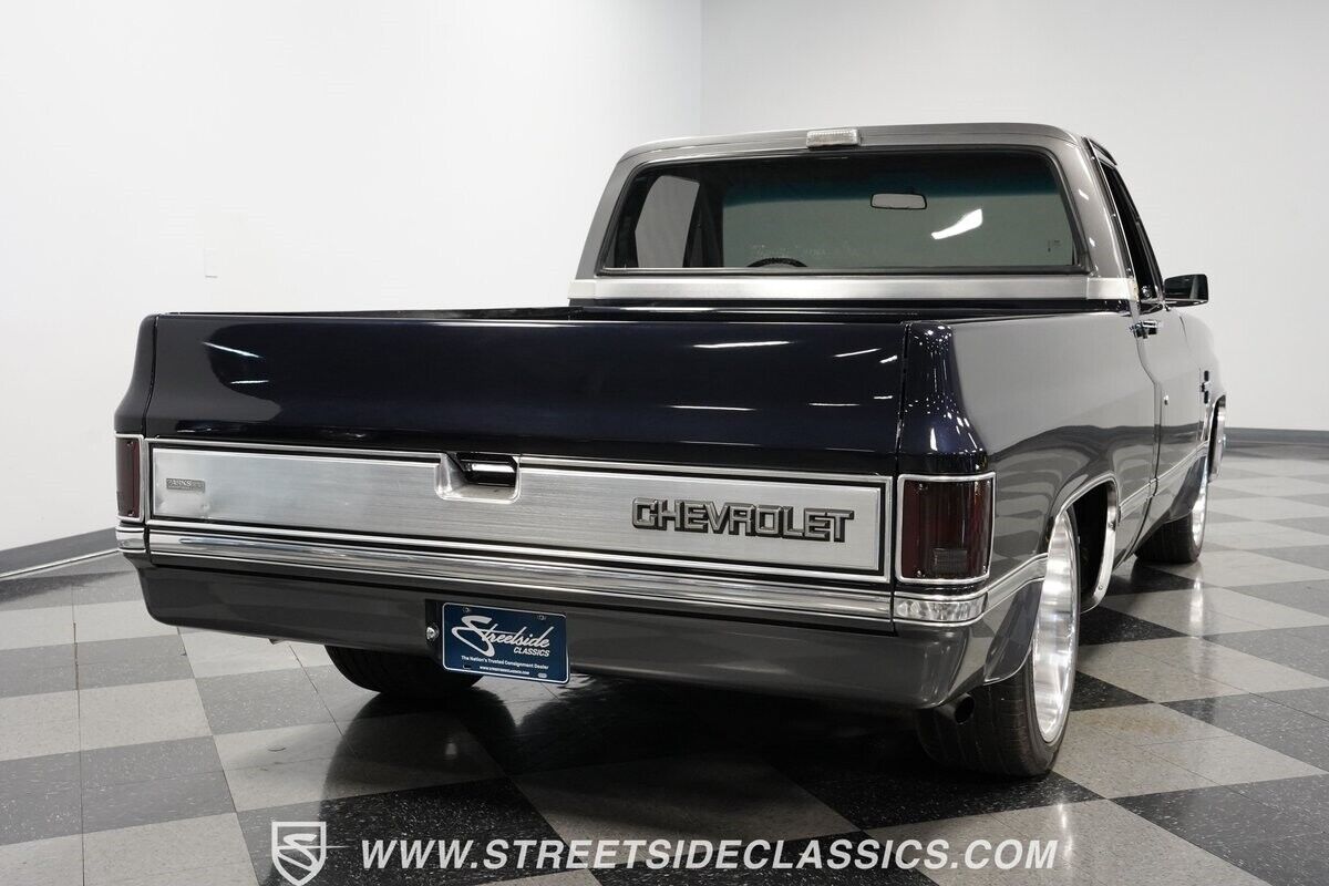 Chevrolet-C-10-Pickup-1983-11