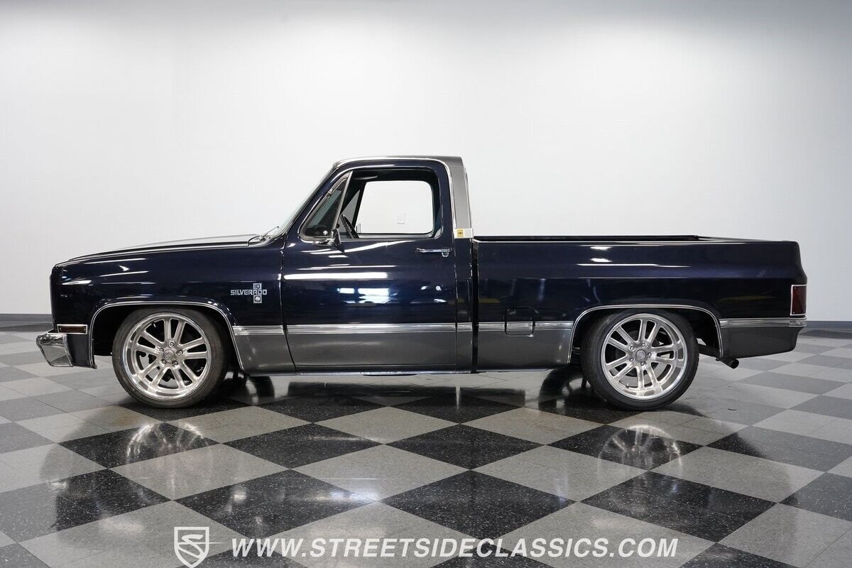 Chevrolet-C-10-Pickup-1983-2