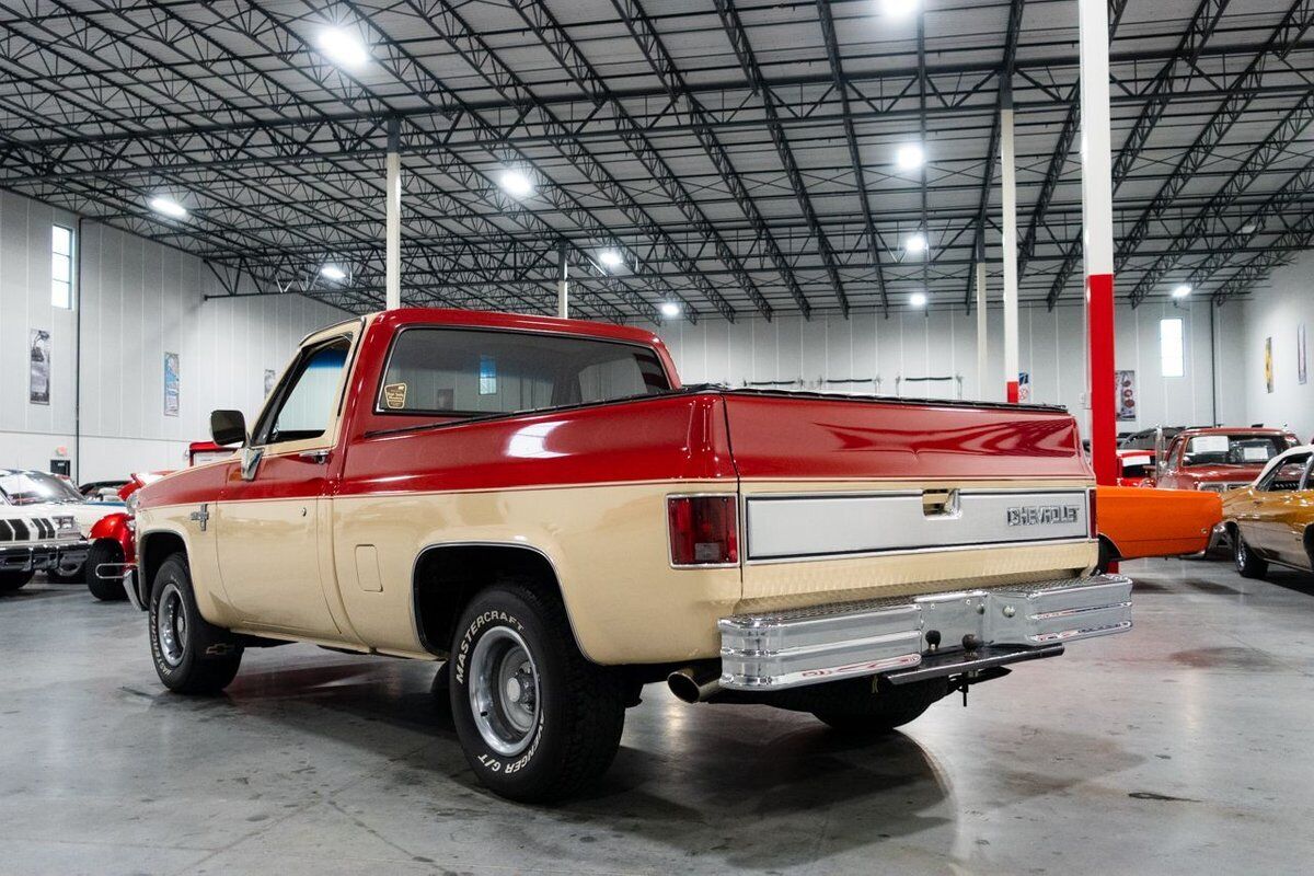 Chevrolet-C-10-Pickup-1985-2