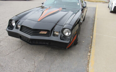 Chevrolet-Camaro-Coupe-1981-4