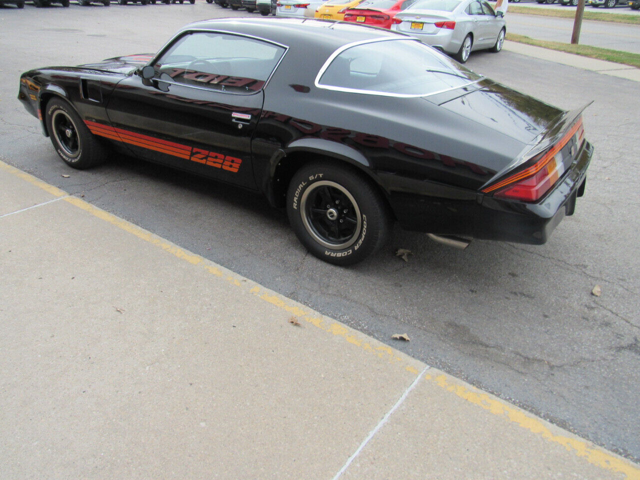 Chevrolet-Camaro-Coupe-1981-5