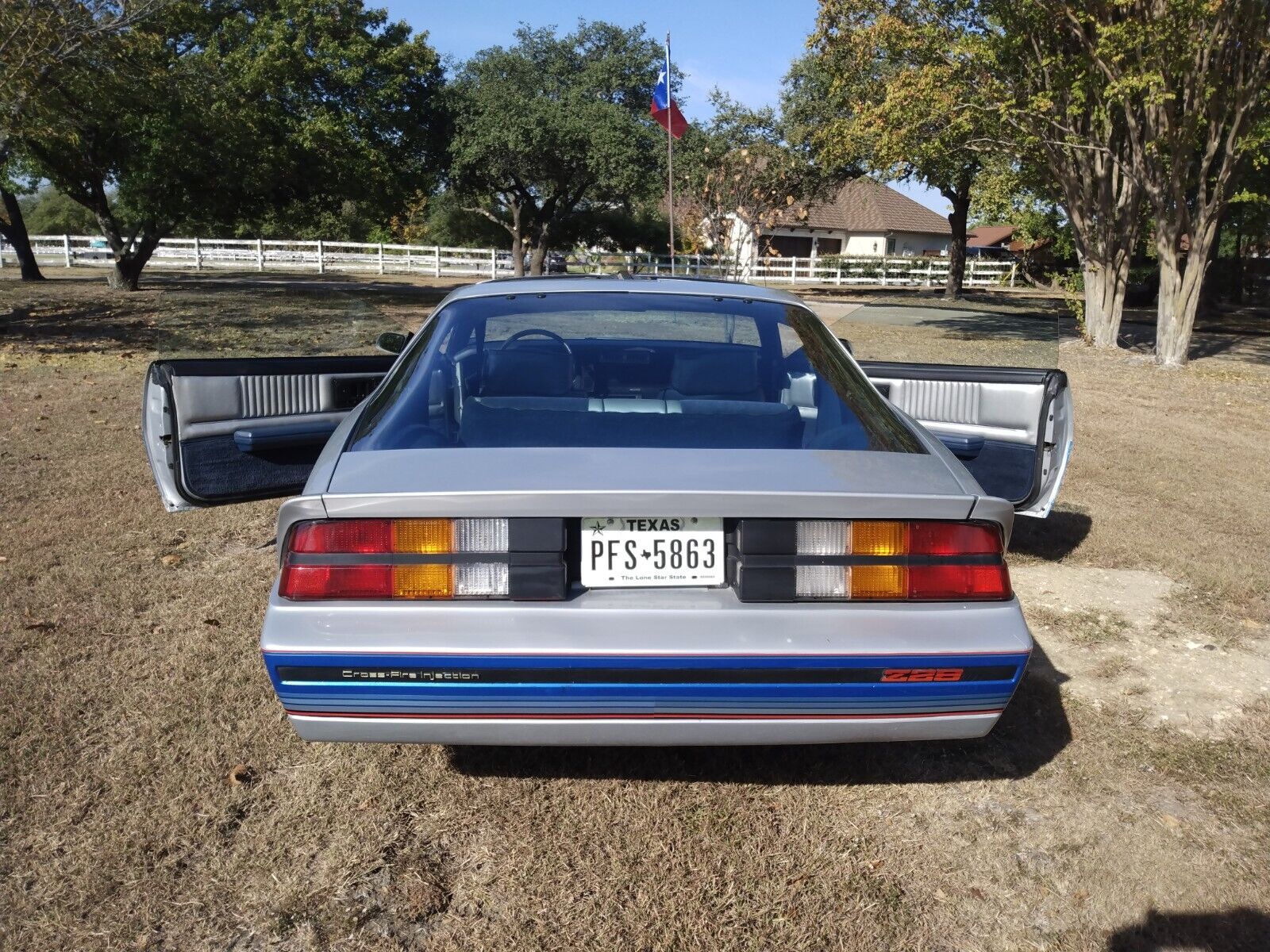 Chevrolet-Camaro-Coupe-1982-22