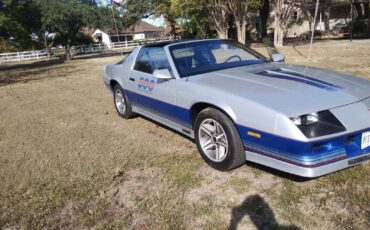 Chevrolet-Camaro-Coupe-1982-28