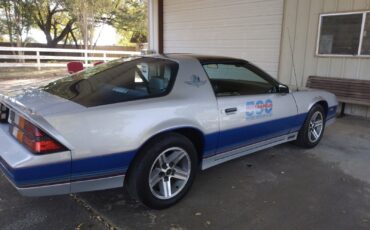 Chevrolet-Camaro-Coupe-1982-4