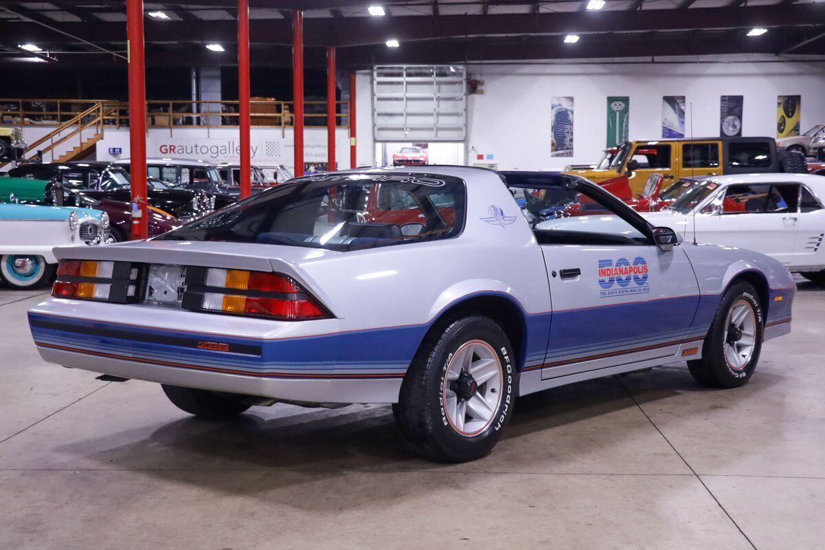 Chevrolet-Camaro-Coupe-1982-6