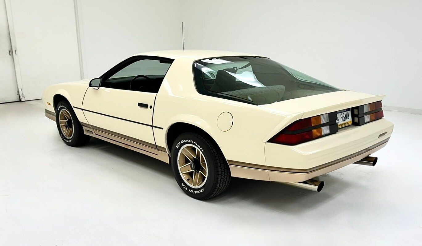 Chevrolet-Camaro-Coupe-1984-2