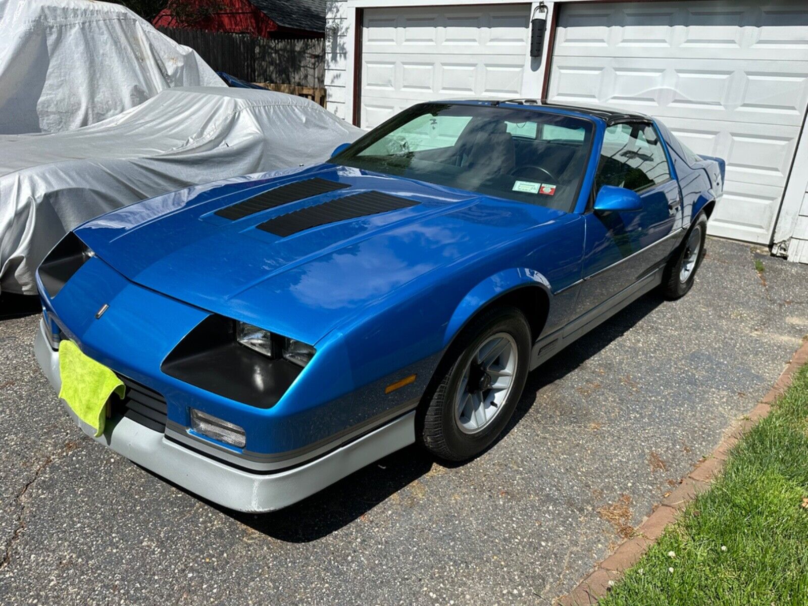 Chevrolet-Camaro-Coupe-1985-18