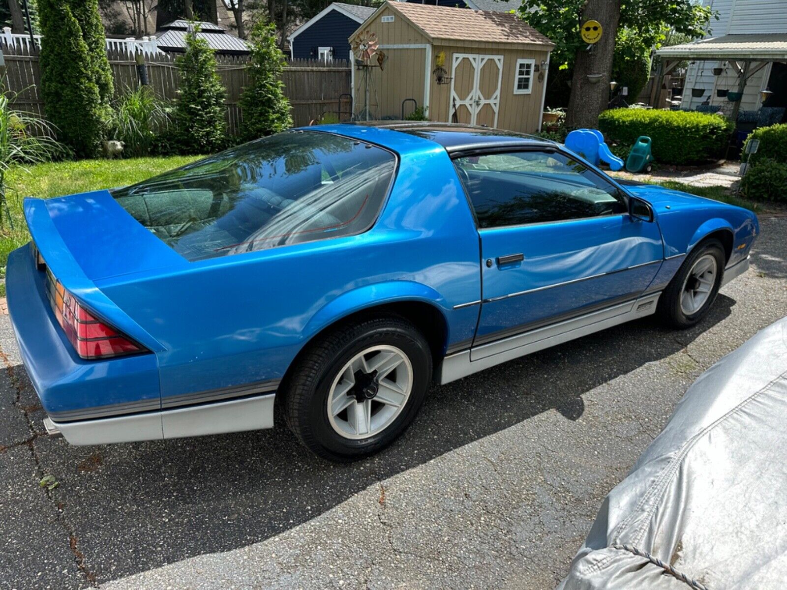 Chevrolet-Camaro-Coupe-1985-2