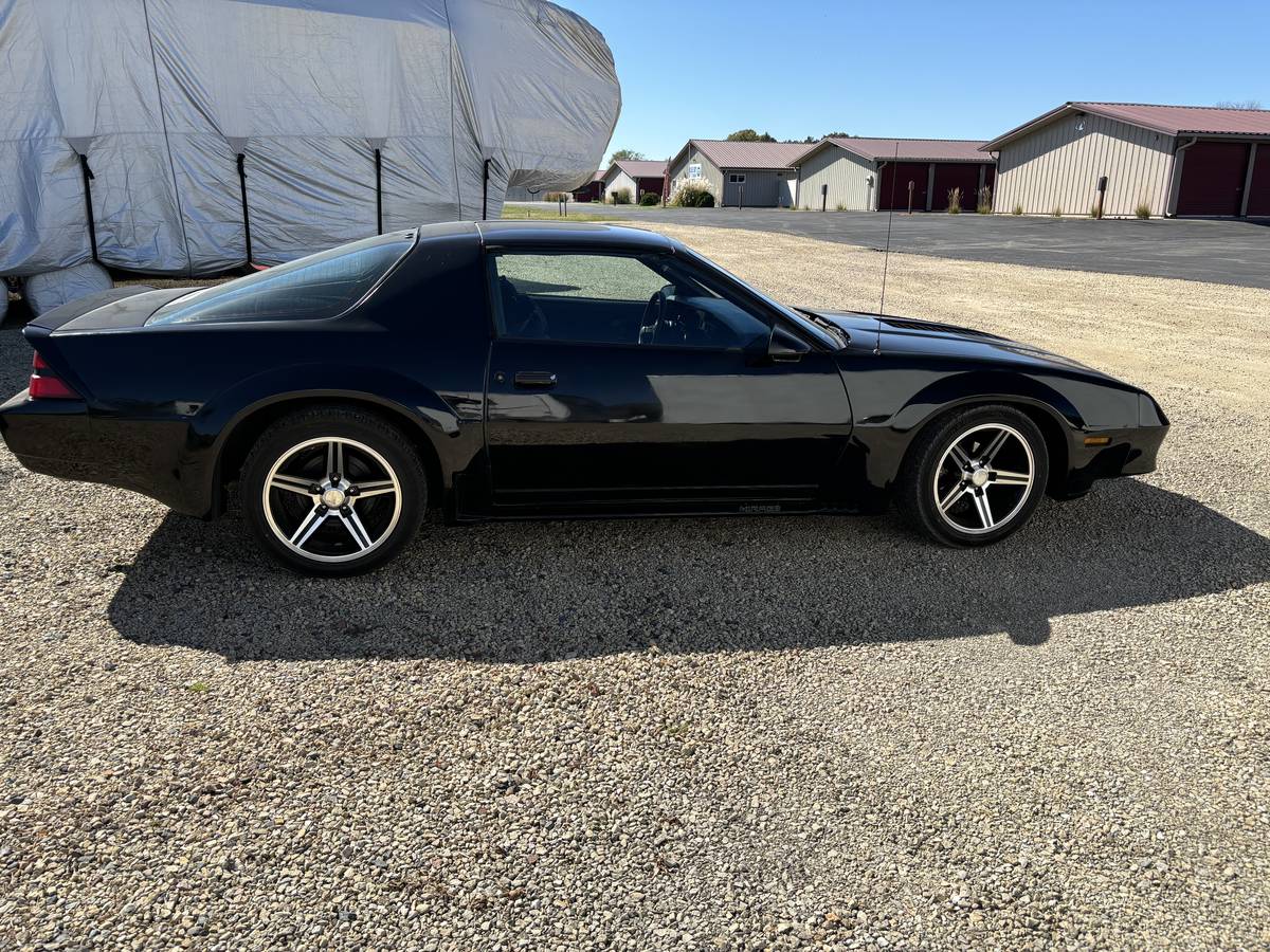 Chevrolet-Camaro-sport-1986-2