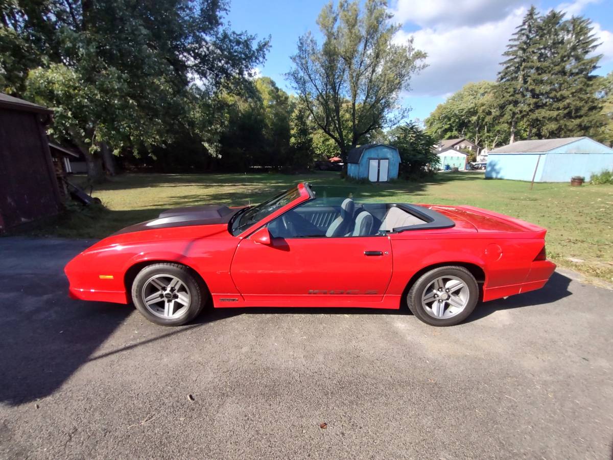 Chevrolet-Camaro-z28-1983