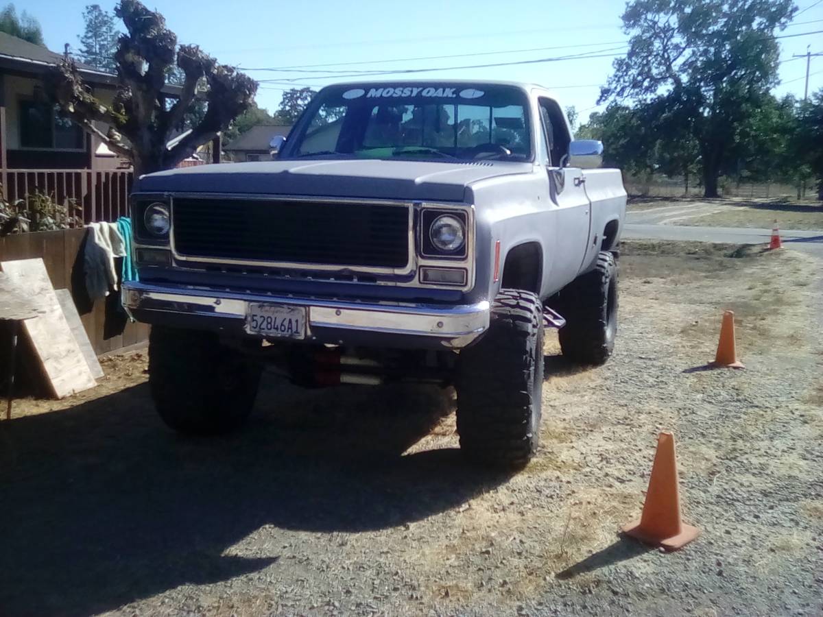 Chevrolet-Cheyenne-1975