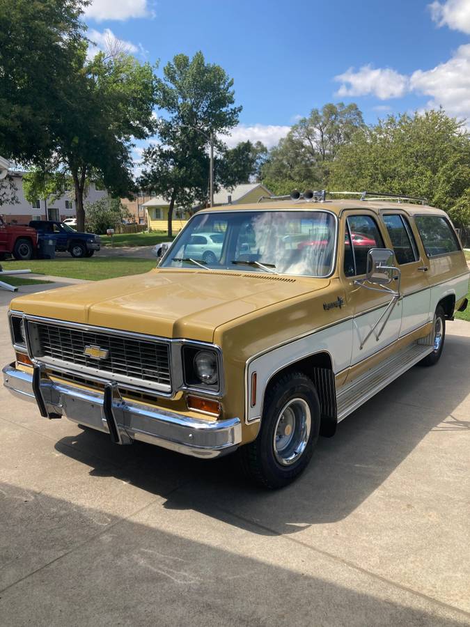 Chevrolet-Cheyenne-supersuburban-1973-1