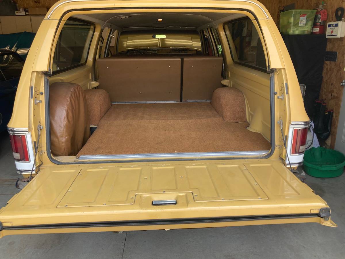 Chevrolet-Cheyenne-supersuburban-1973-18