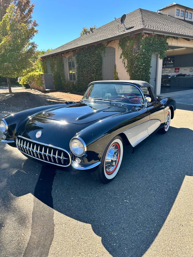 Chevrolet-Corvette-1957-3