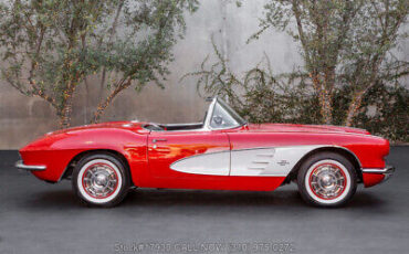 Chevrolet-Corvette-1961-5