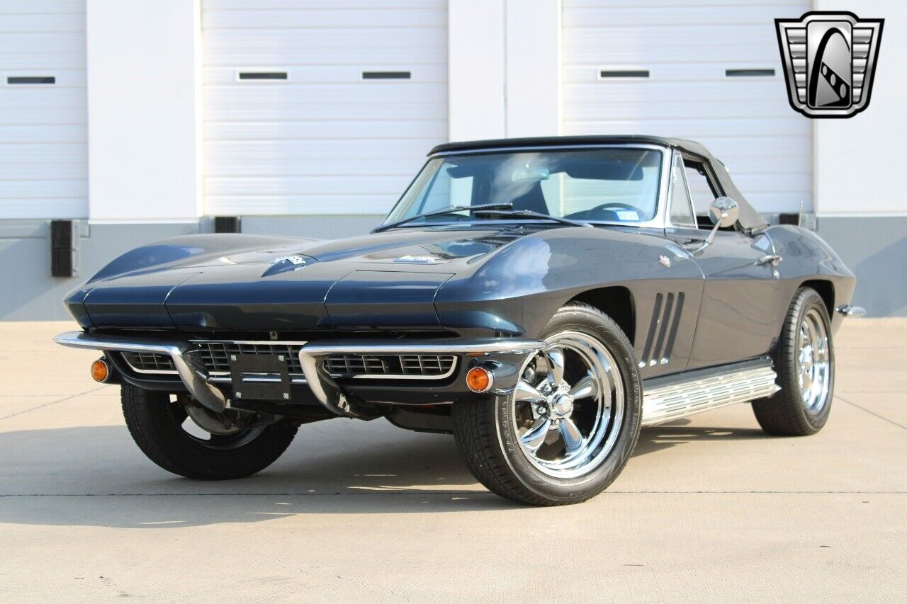 Chevrolet-Corvette-1966-2