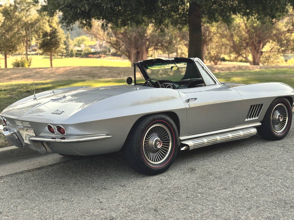 Chevrolet-Corvette-1967-3