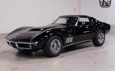 Chevrolet-Corvette-1969-2