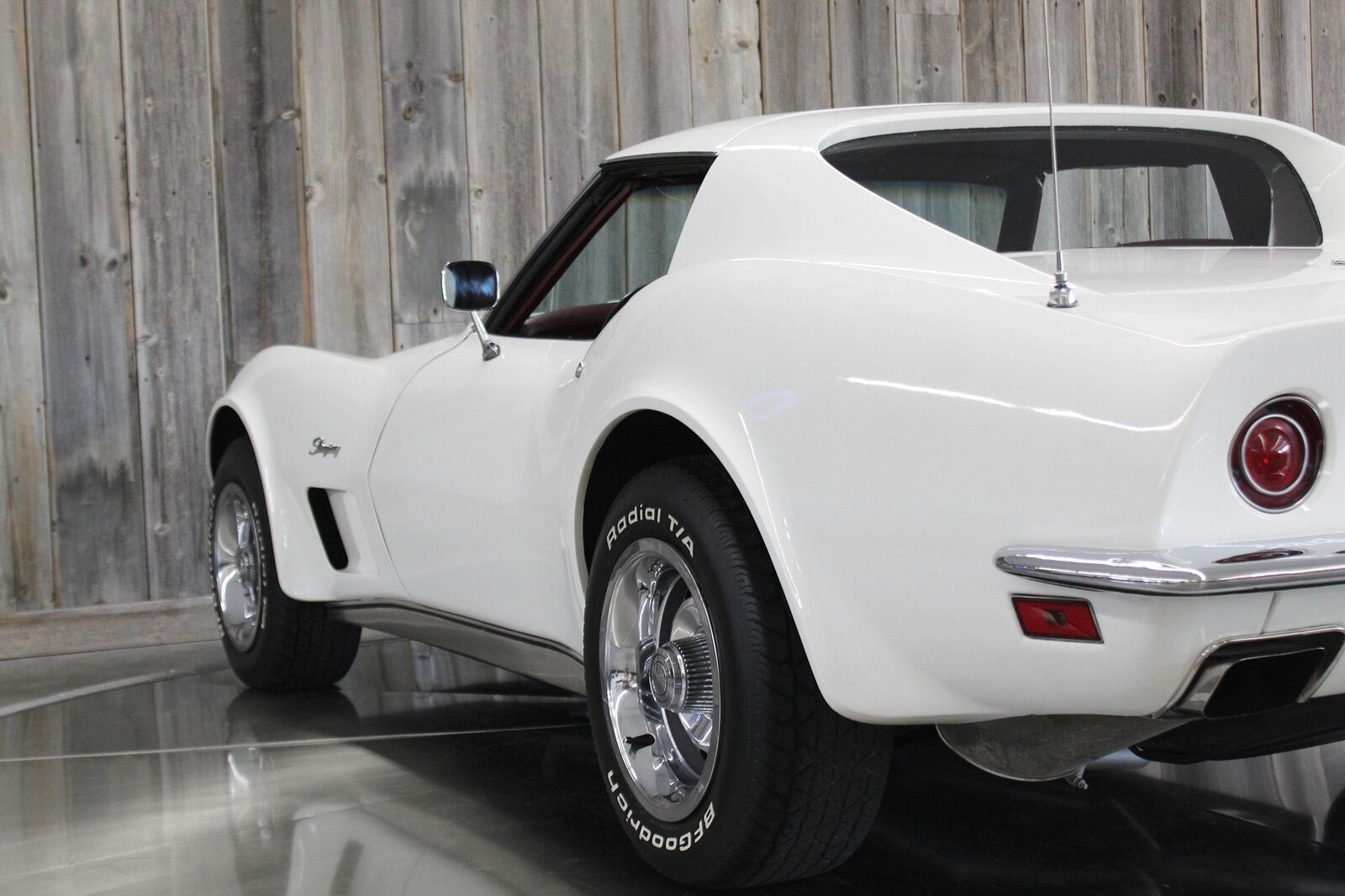 Chevrolet-Corvette-1973-10