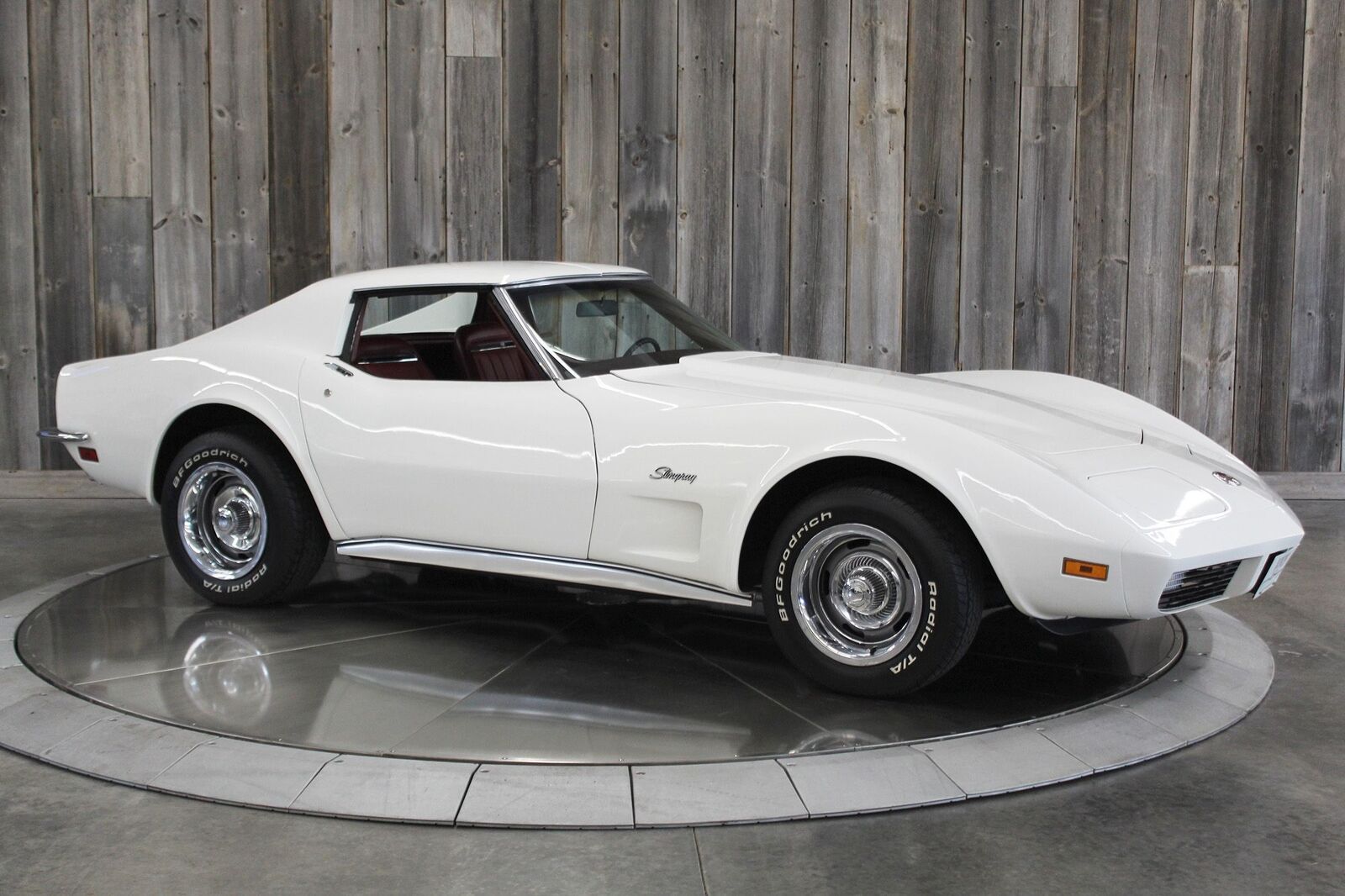 Chevrolet-Corvette-1973-5