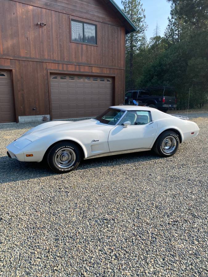 Chevrolet-Corvette-1975-1