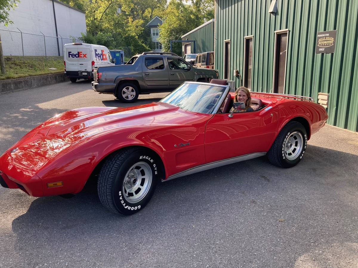 Chevrolet-Corvette-1975-1